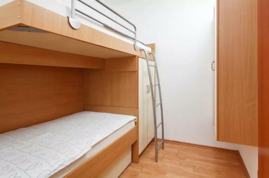 Beachfront Family Escape, Ciovo Apartment *