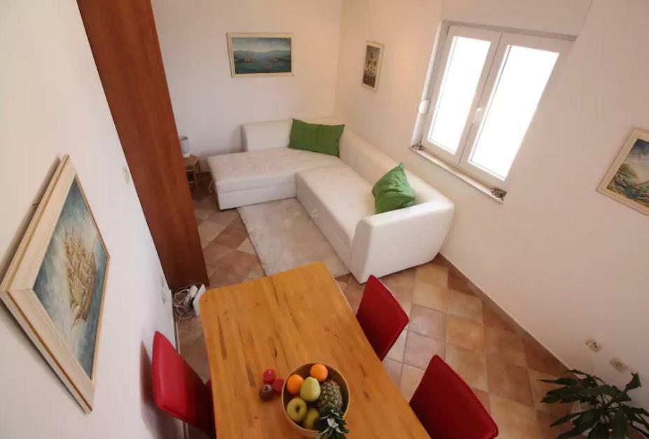 Beachfront Family Escape, Ciovo Apartment *
