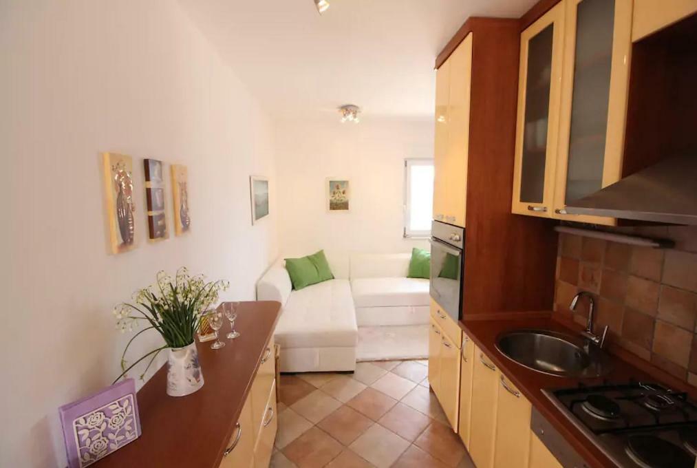 Apartment Beachfront Family Escape, Ciovo *