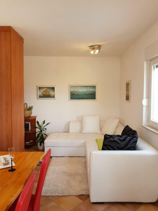 Apartment Beachfront Family Escape, Ciovo *