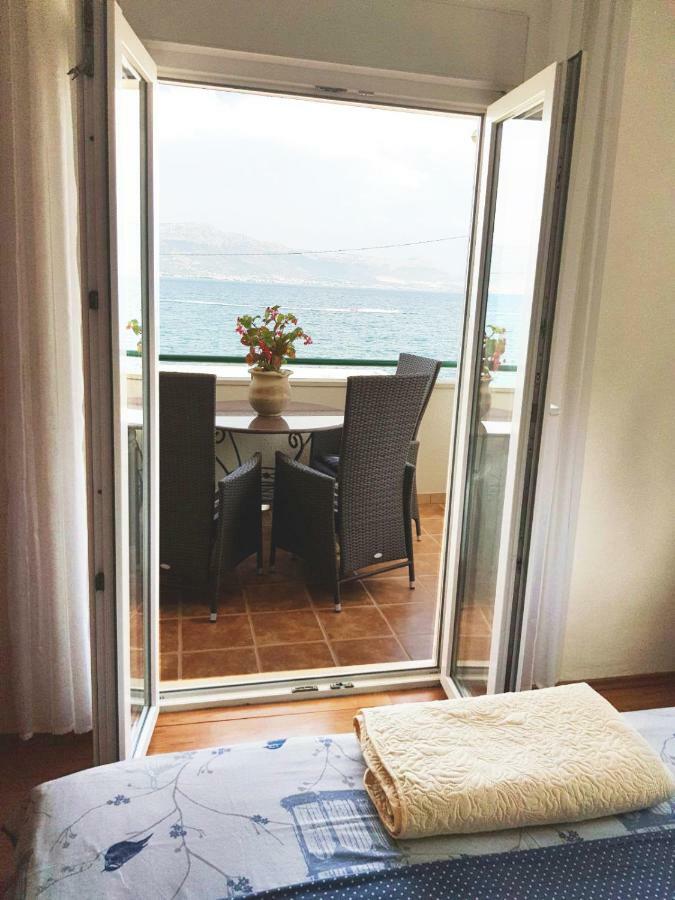 Beachfront Family Escape, Ciovo Apartment